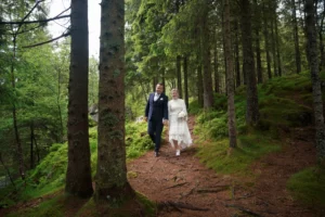 bryllupsfotografering-i-skogen-på-fløyen